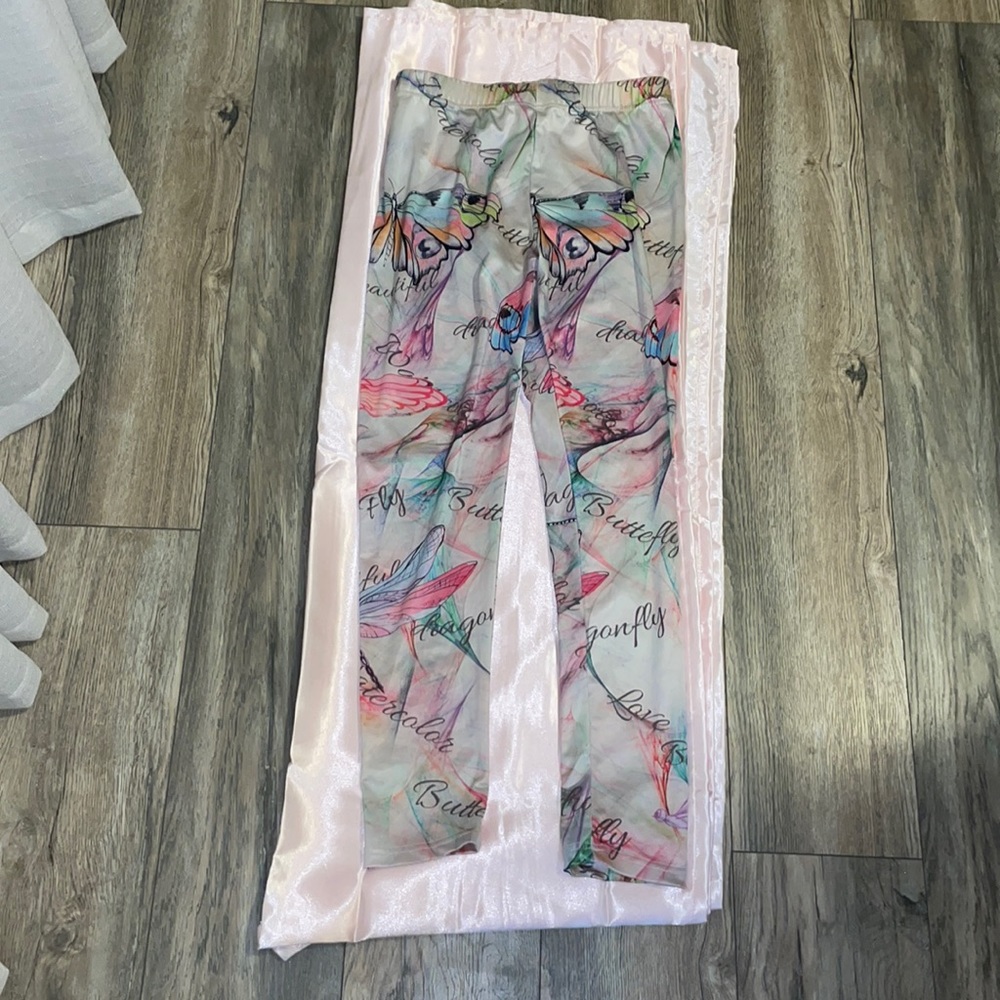 Front (top photo) Back (bottom photo) White leggings with Butterfly Images+Words